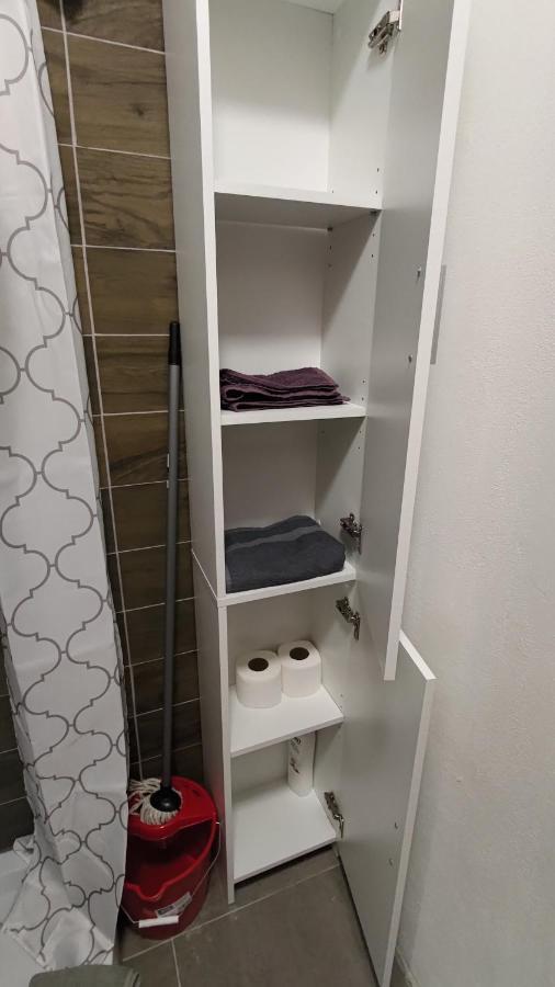 Appartement Garsoniera 30Mp Chrysflatty1 - Free Netflix à Arad Extérieur photo